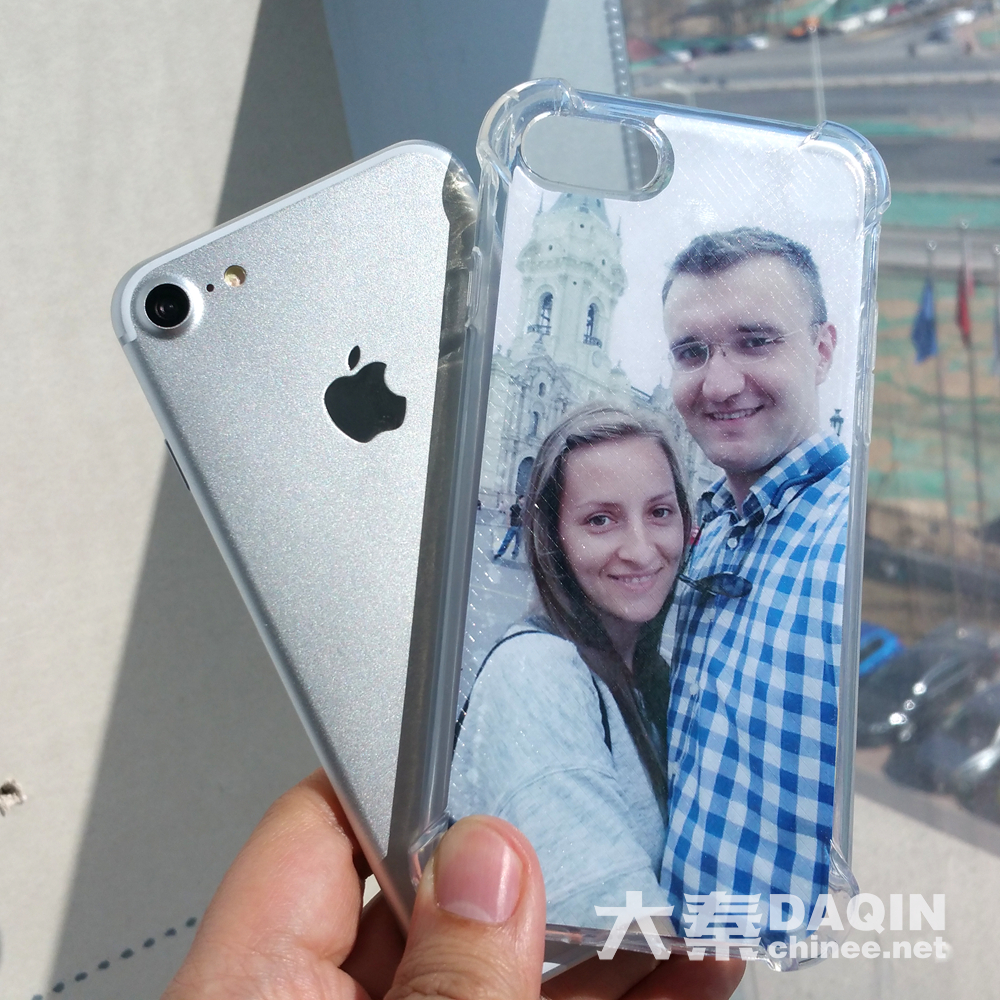 Personalized gift for couples: iPhone 7 case